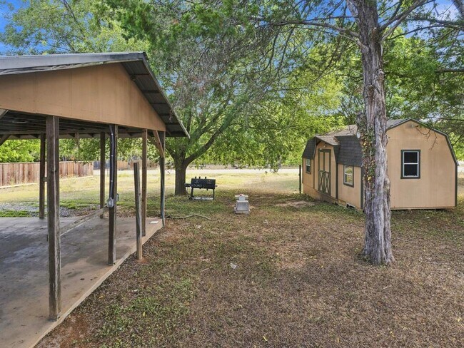 Building Photo - 1303 Lovers Ln