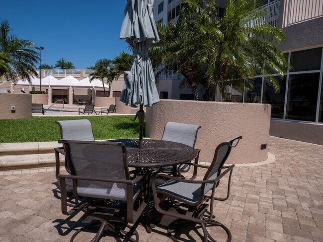 Building Photo - 2110 W 1st