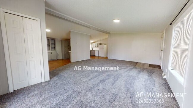 Building Photo - 45961 Jefferson Ave - Spacious & Stylish C...