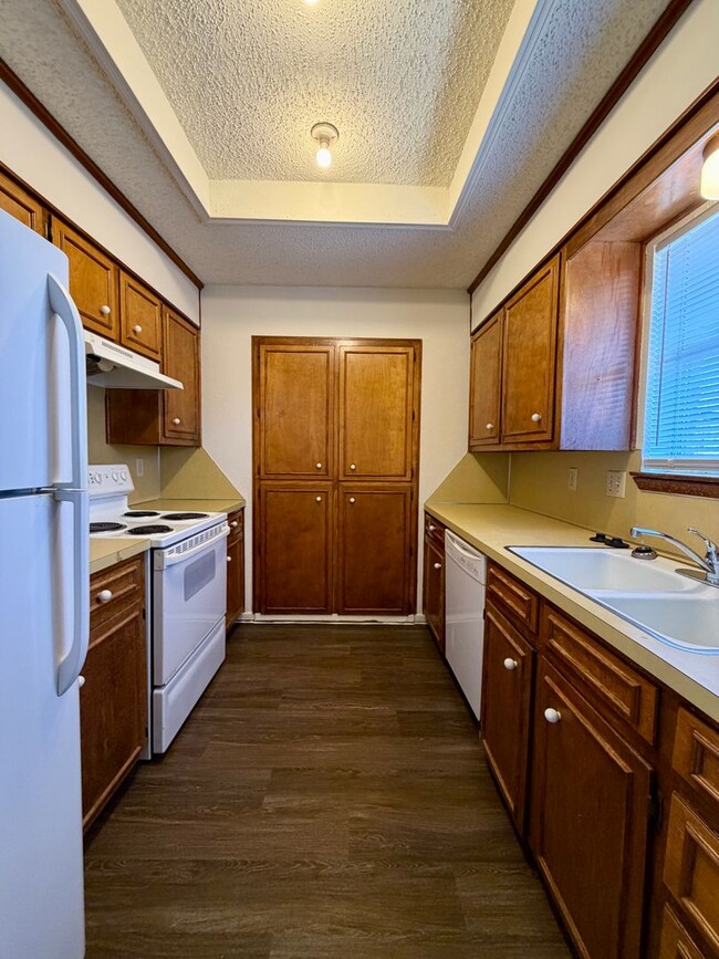 Building Photo - Duplex