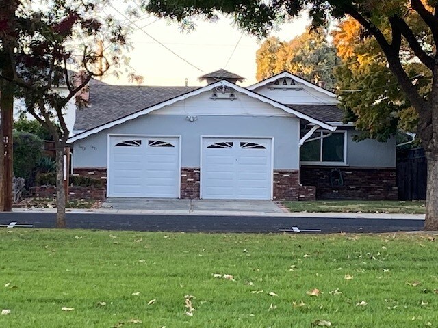 Across from lovely Fremont Park, Santa Clara, CA - 1473 Harrison St