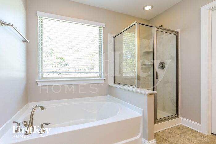 Building Photo - 2205 Wise Owl Dr