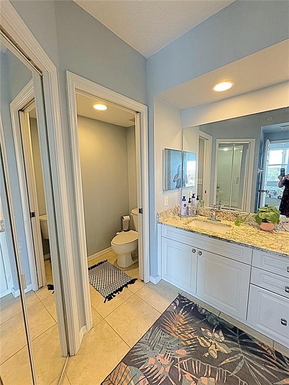 Building Photo - 1200 Country Club Dr