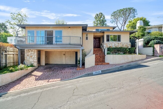 Building Photo - 15470 Longbow Dr