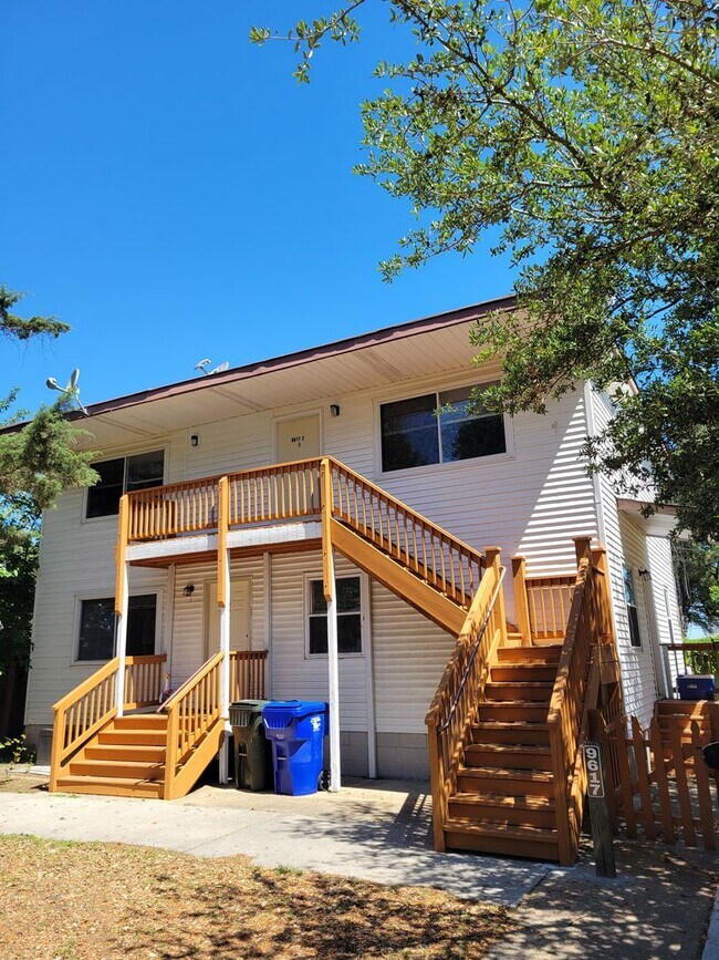 Building Photo - 11th Bay Colonies