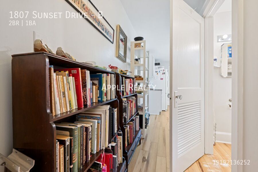 Building Photo - 1807 Sunset Dr