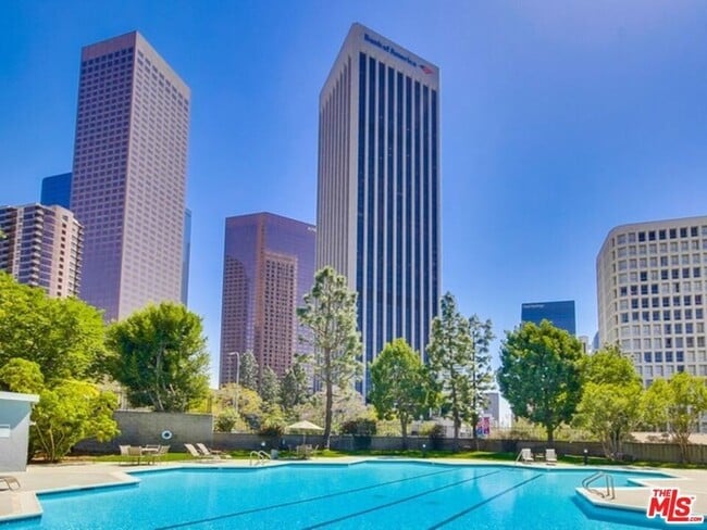 Building Photo - 800 W 1st St