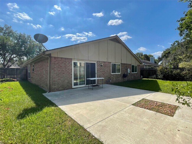 Building Photo - 3023 Sam Houston Dr