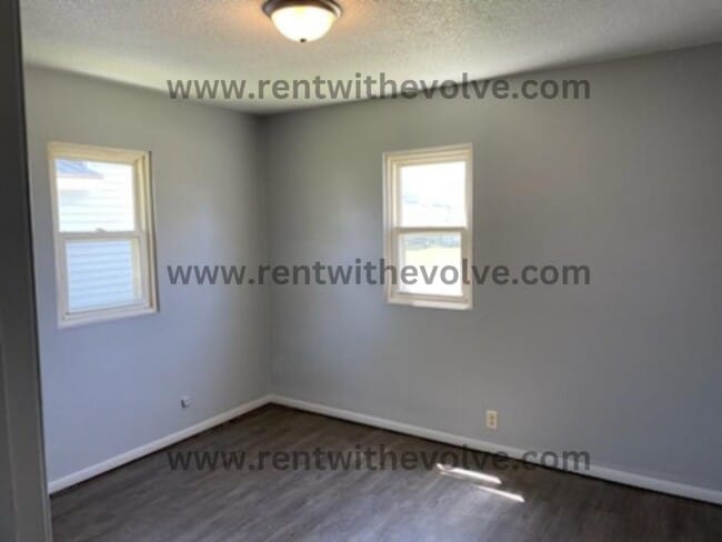 Building Photo - 225 S Angle St