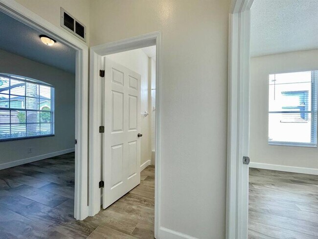 Building Photo - 18417 Meadow Blossom Ln