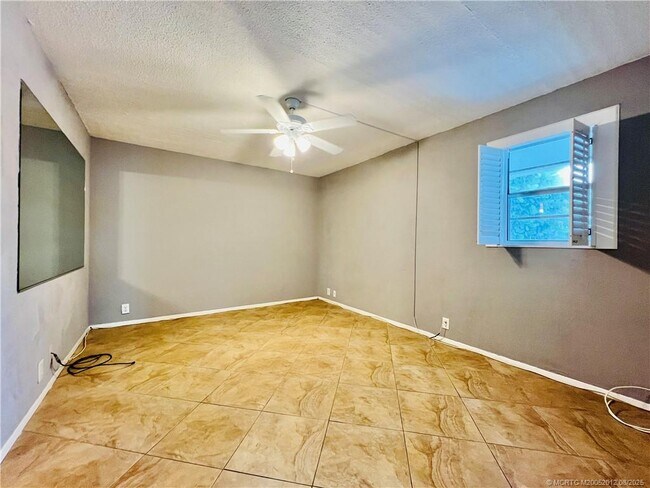 Building Photo - 11000 S Ocean Dr