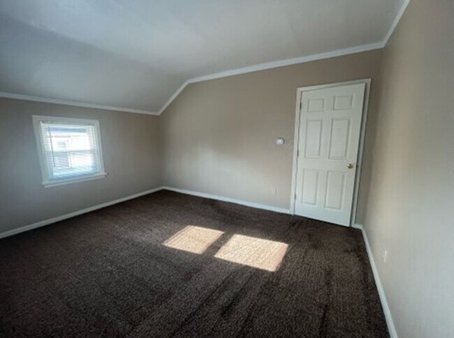 Building Photo - 118 W Creighton Ave