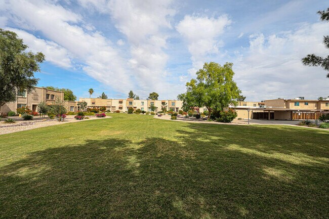 Building Photo - 8372 E Solano Dr