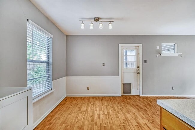 Building Photo - 8308 Hathaway Dr