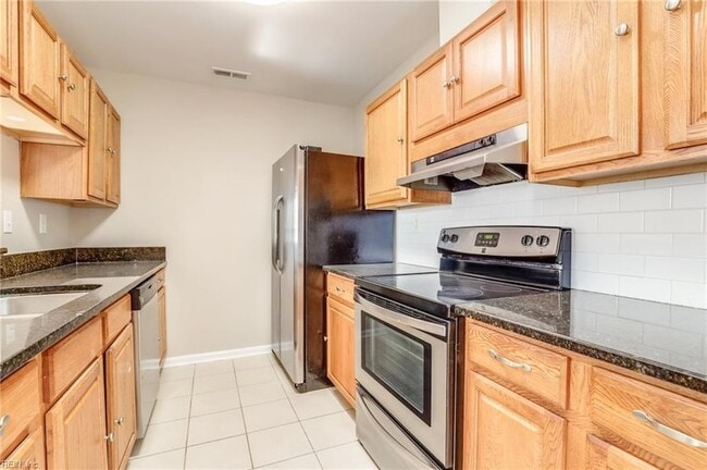 Building Photo - 578 Peregrine St