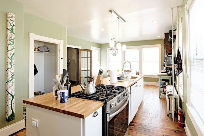 Building Photo - Downtown Home with Classic Charm & Modern Updates