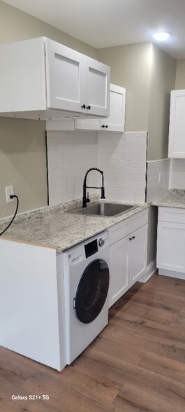 Building Photo - 207 W Laveer St