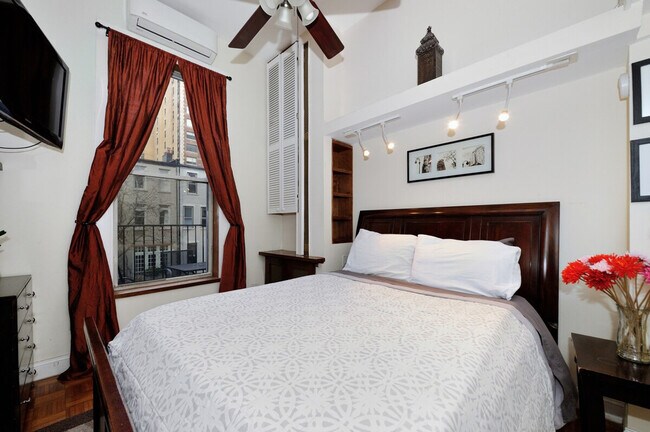 Building Photo - 200 Central Prk W