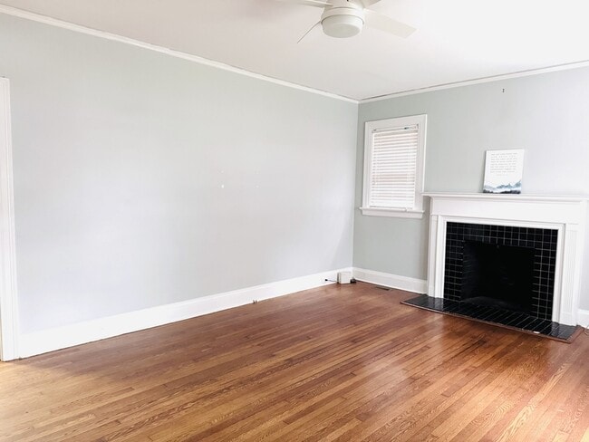 Building Photo - 711 Kenan St W