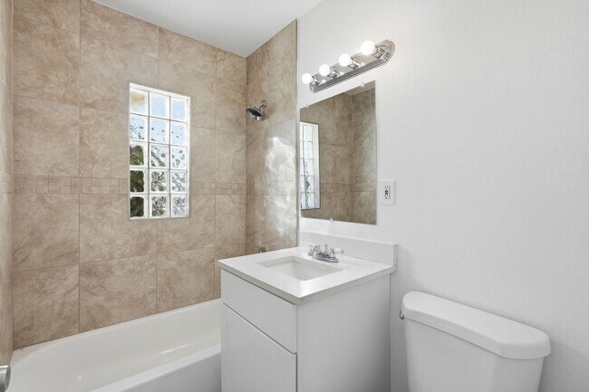 Building Photo - Great complex in Central Phoenix