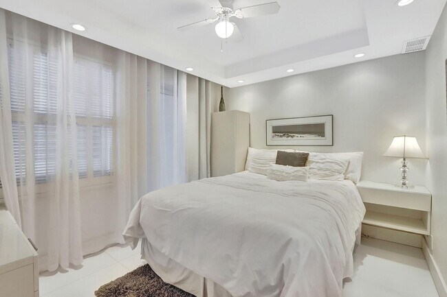 Building Photo - 2000 S Ocean Dr