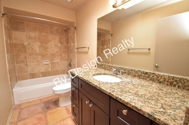 Building Photo - Updated Sunrise at Presidio 2 Bed 2 Bath Townhome