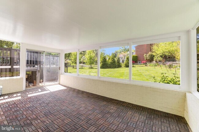 Building Photo - 1310 Elsinore Ave