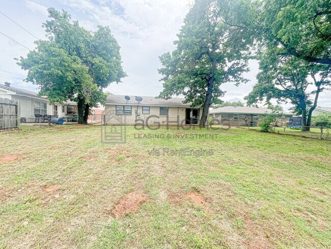 Building Photo - 3409 Overland Dr