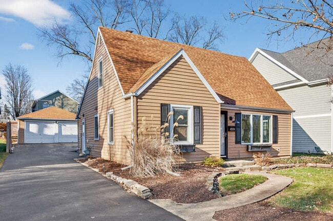 Building Photo - 4524 Washington St