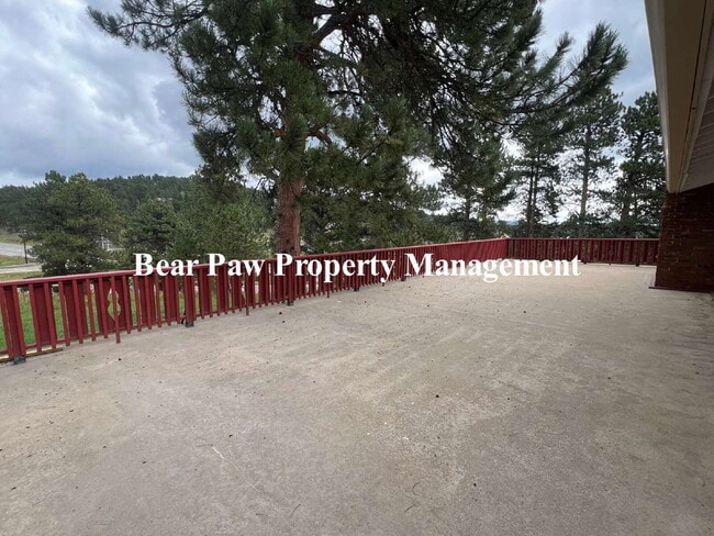 Building Photo - HUGE PRICE CUT on this Spacious 4 Bedroom ...