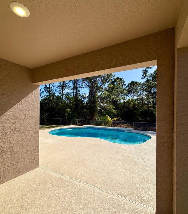 Building Photo - Palm Bay Pool Home Stunner!