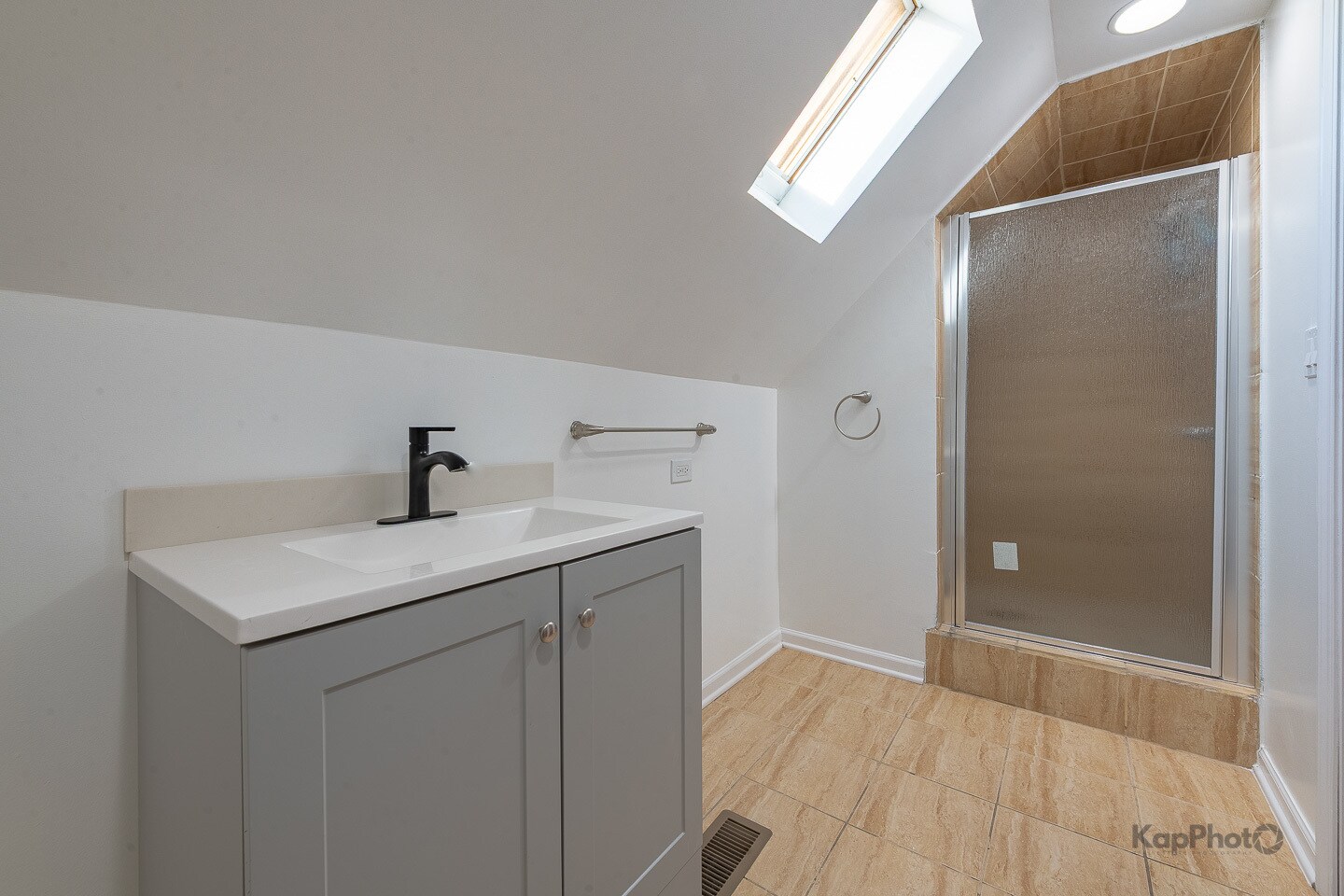 Building Photo - 3328 S Emerald Ave