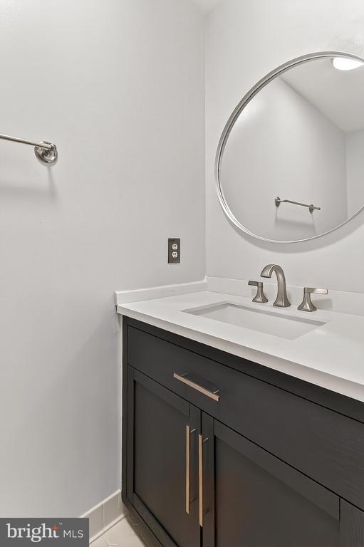 Building Photo - 4021 Lake Glen Rd