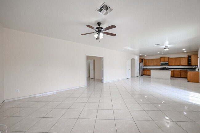 Building Photo - Beautiful 7 bedroom