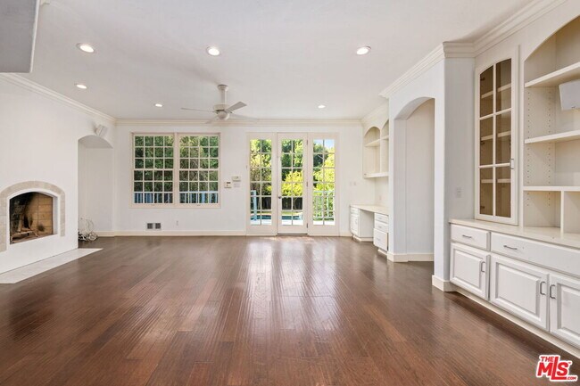 Building Photo - 139 S Anita Ave