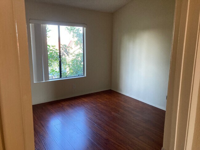 Building Photo - 1020 Redondo Ave