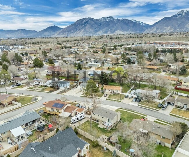 Building Photo - 9218 Laura Anne Wy.