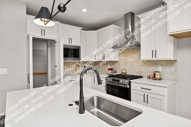 Building Photo - 326 29th St SW