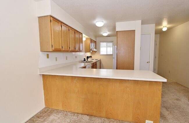 Building Photo - 639 N Moffatt Ave