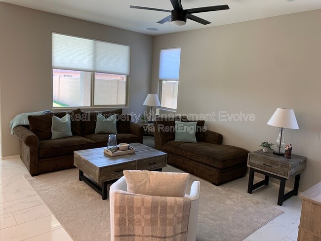 Building Photo - 8721 W MacKenzie Dr