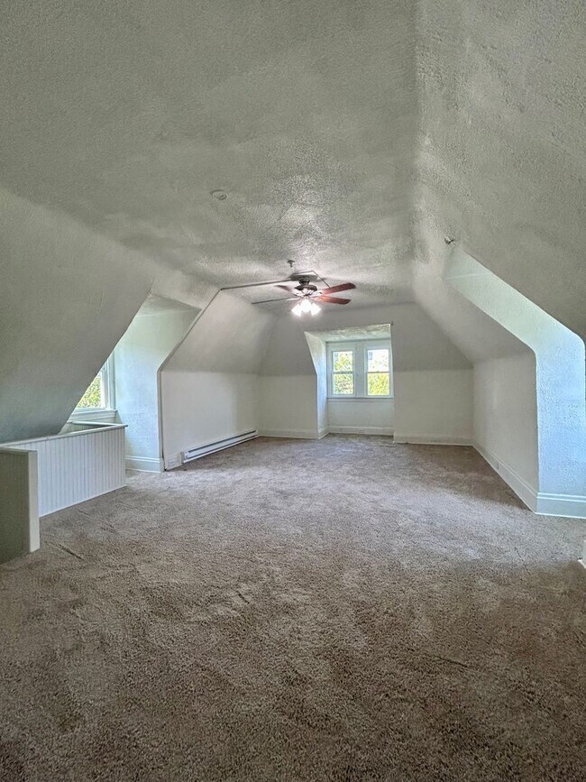 Building Photo - Large 4 Bedroom 1 Bathroom House (Marshall...