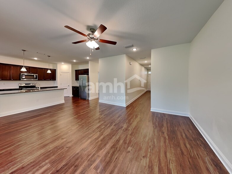 Building Photo - 329 Banyan Frst Dr