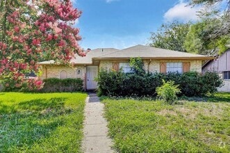 Building Photo - 1113 Holbrook Dr