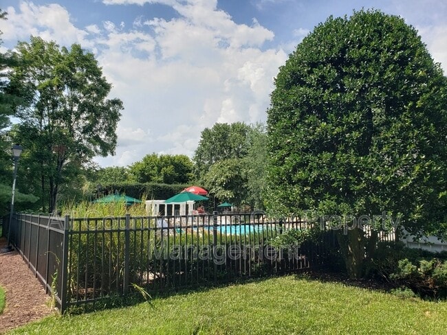 Building Photo - 425 Chamberlain Park Ln