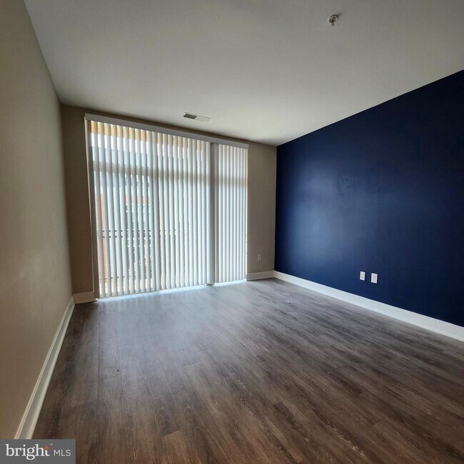 Building Photo - 145 Riverhaven Dr