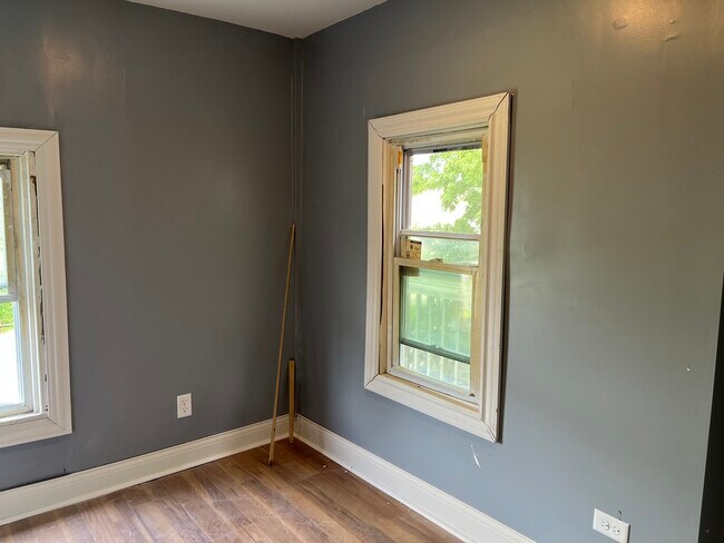 Building Photo - 648 W 60th St