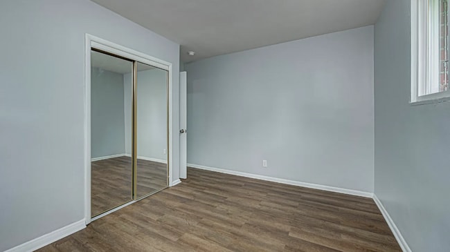 Building Photo - 5364 Clarendon Rd