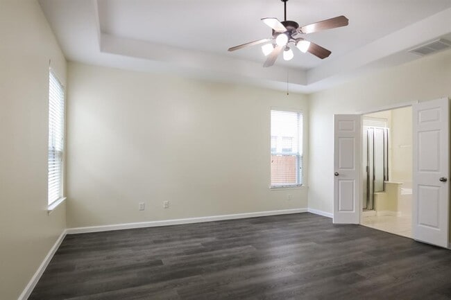 Building Photo - 6614 Surrey Meadow Ct