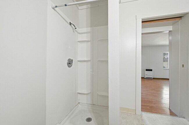 Building Photo - 685 47th Ave