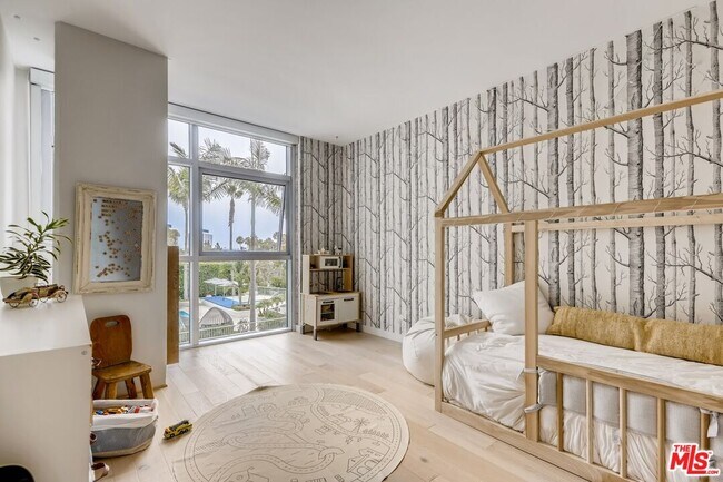 Building Photo - 13700 Marina Pointe Dr